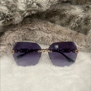 Chic Purple Sunglasses